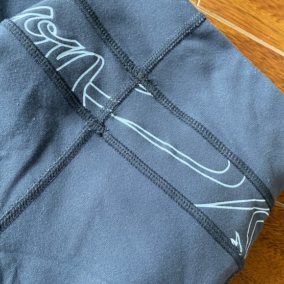 Lulumeon crops - Picture 2 of 3